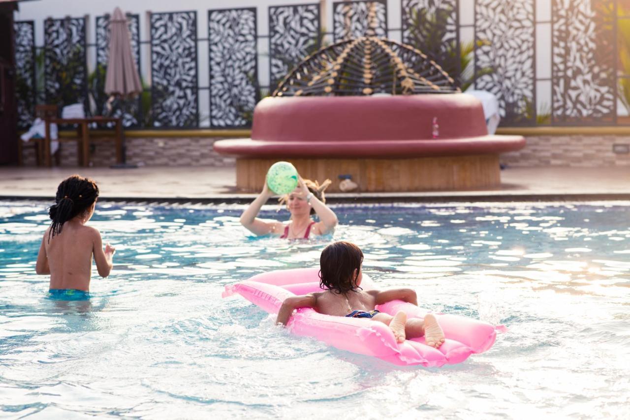 The Grand Leoney Resort Vagator Bagian luar foto