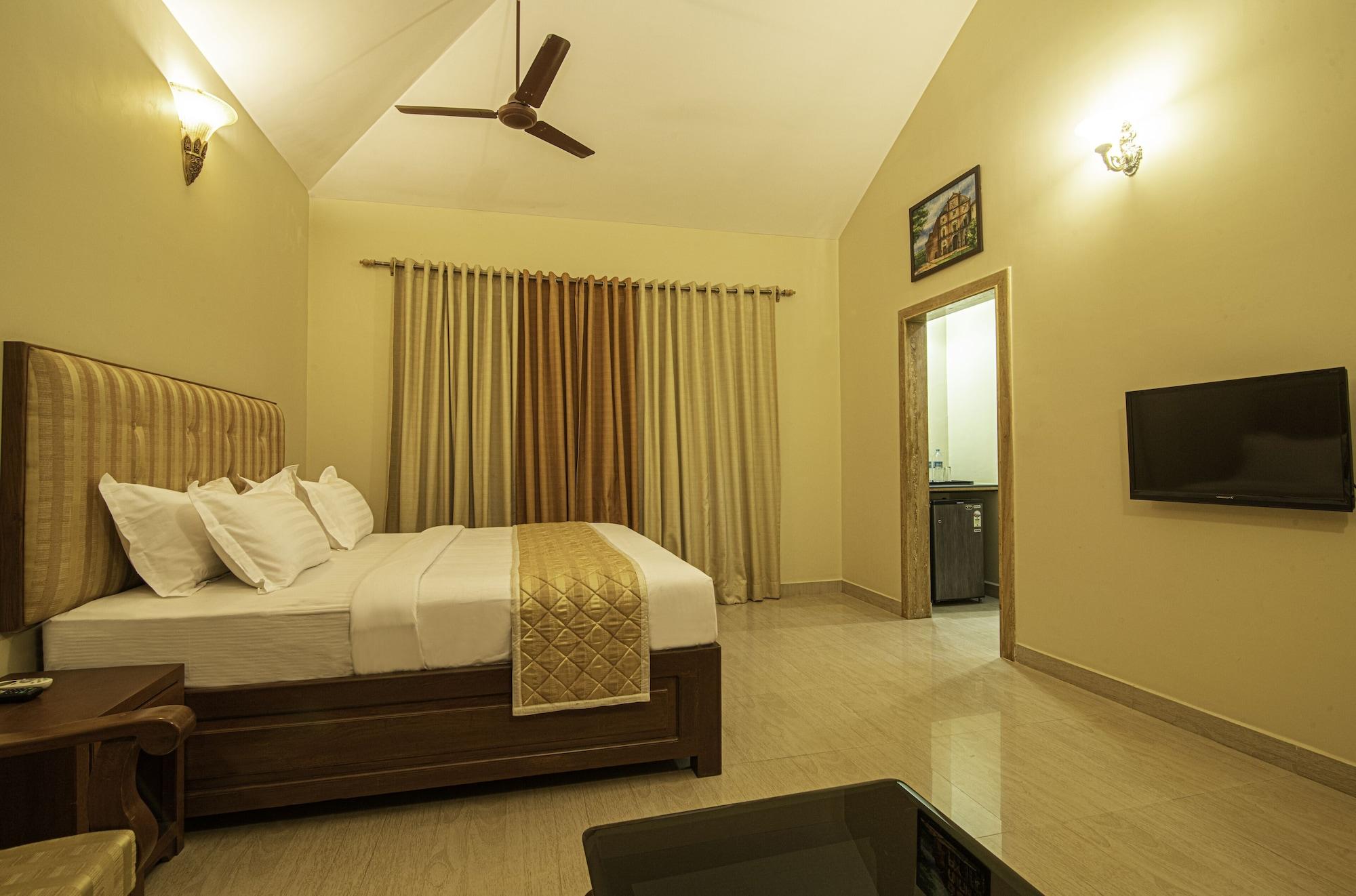 The Grand Leoney Resort Vagator Bagian luar foto