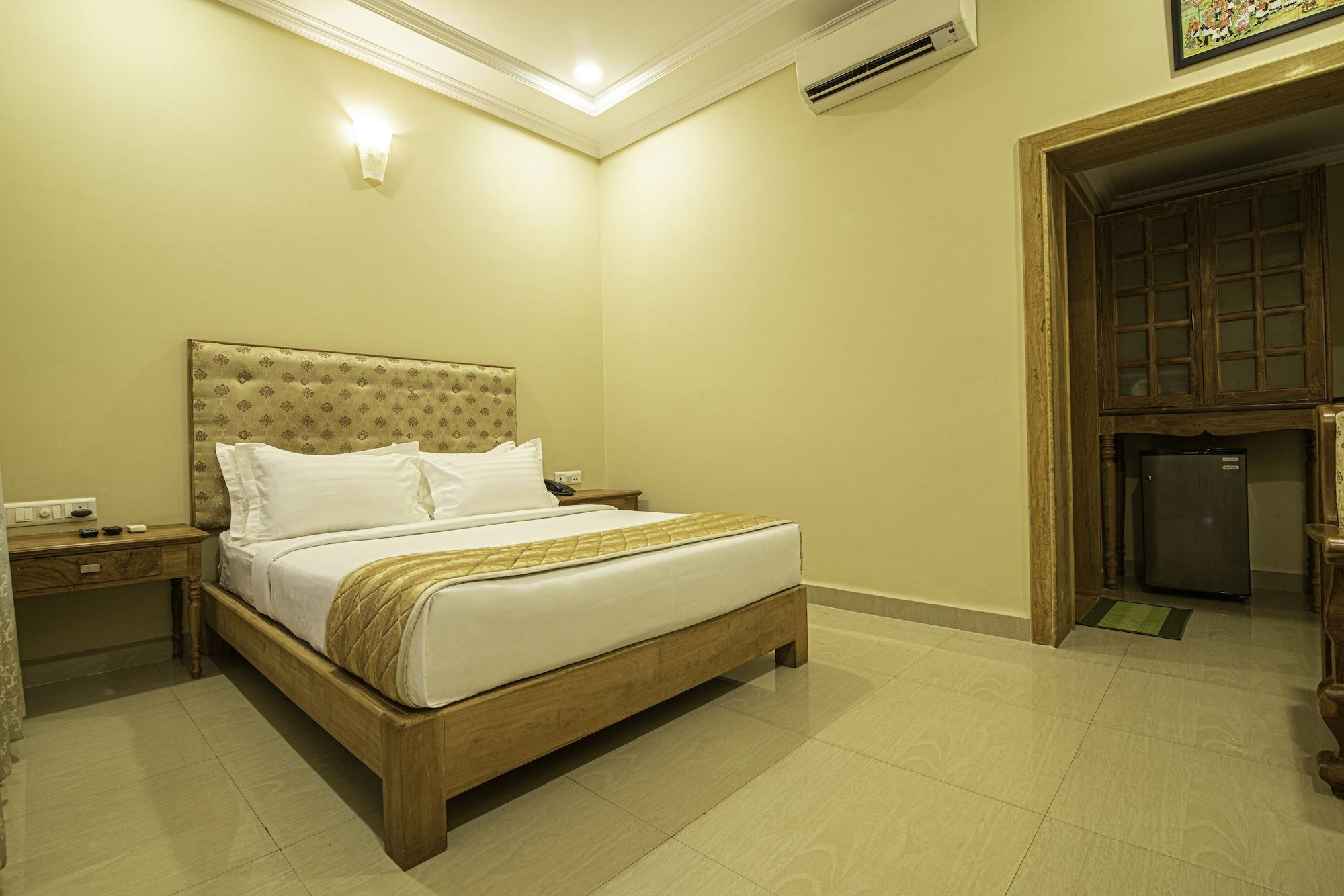 The Grand Leoney Resort Vagator Bagian luar foto