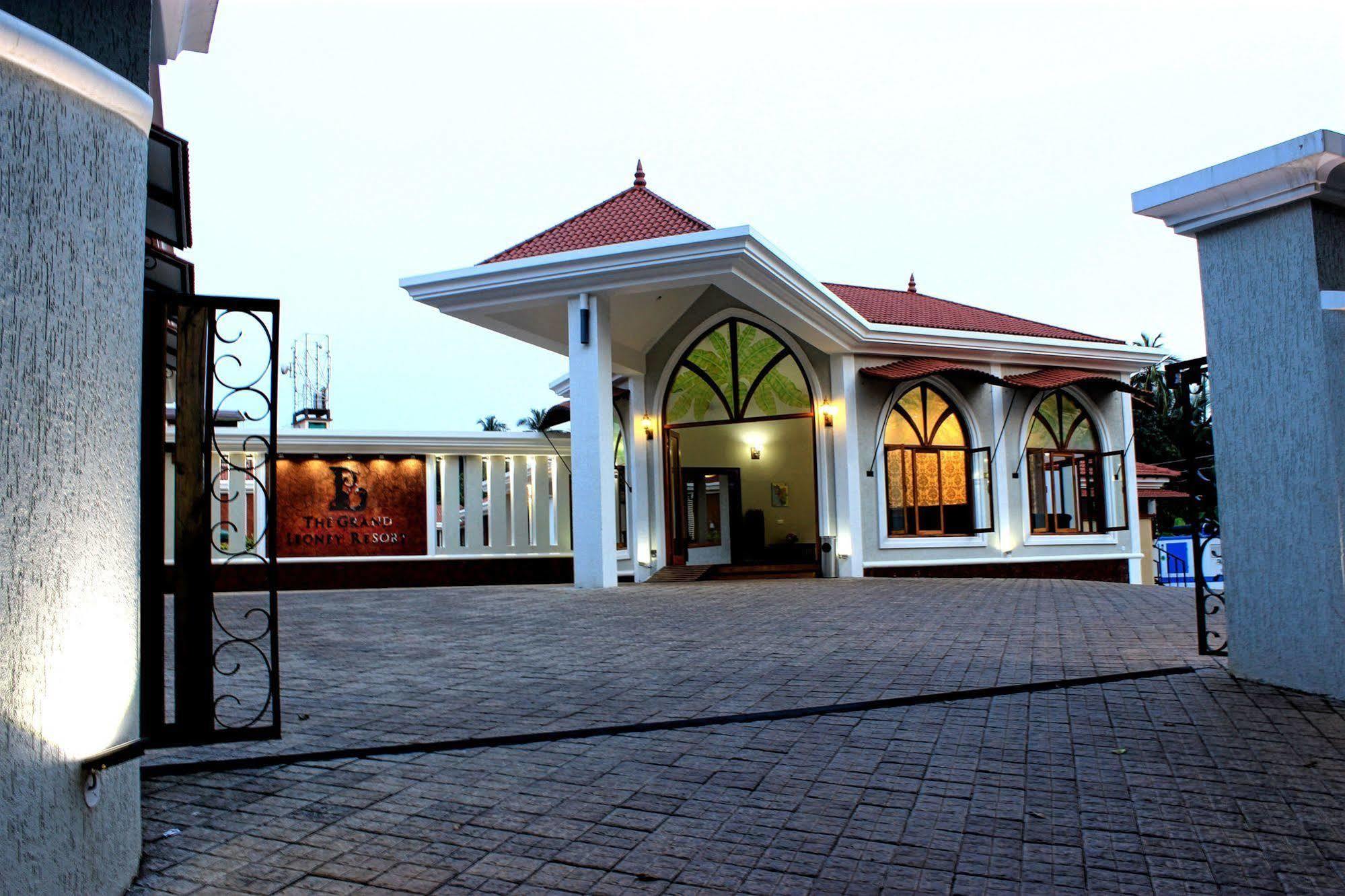 The Grand Leoney Resort Vagator Bagian luar foto